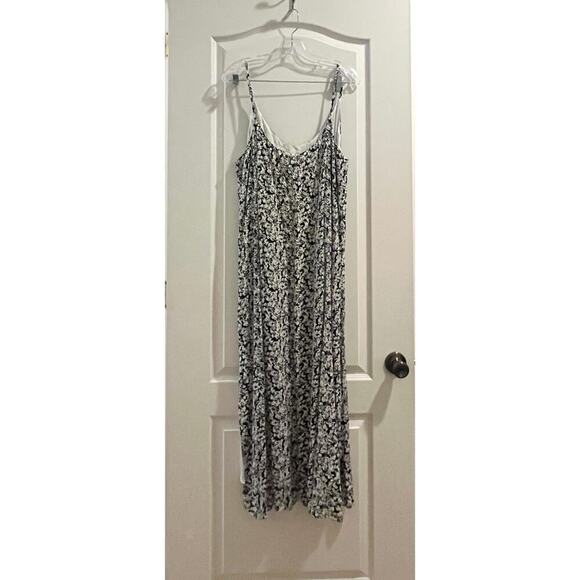 Everlane Summer Slip Dress in Mini Floral - Picture 5 of 11